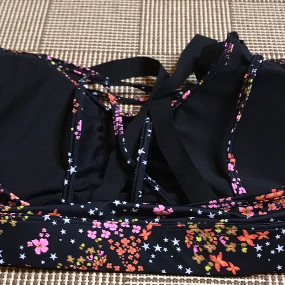 Victoria Sport Bra💃🏽💃🏽💃🏽💃🏽 - Picture 3 of 4